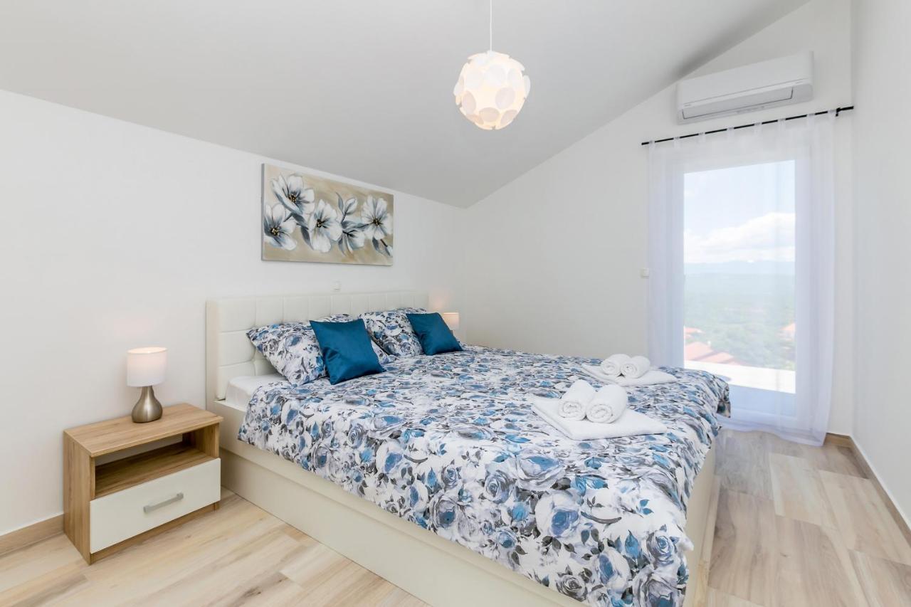Holiday House San Michele Vrh  ภายนอก รูปภาพ